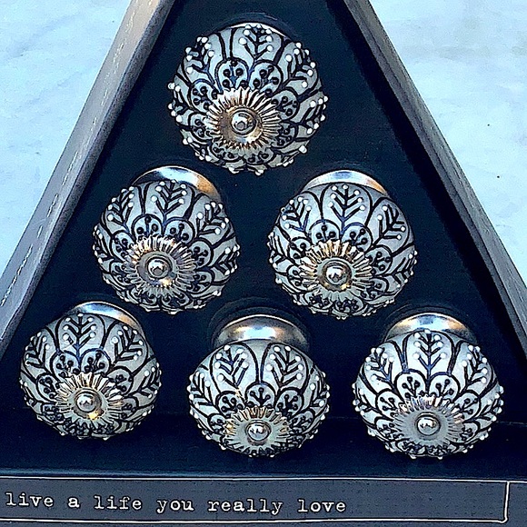 APHORISM DRAWER KNOBS WHITE BLACK FLORAL SILVER SET OF 6 - Picture 4 of 5